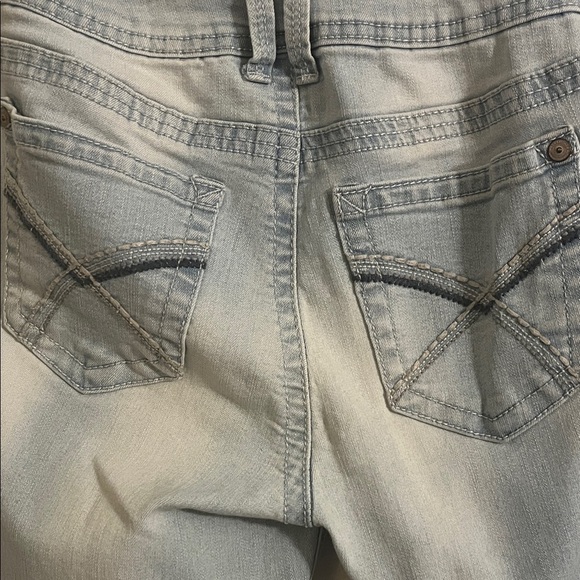 Wallflower Women's Light Wash Skinny Jeans, Size 3 - Picture 6 of 6